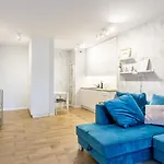 Space Apartment *